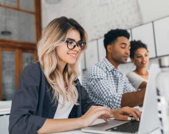 Knowledge Base & Live Chat